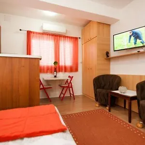 Centar 1 Private With Ensuite And Kitchenette Apartment Split